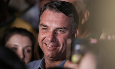 Flávio Bolsonaro deve seguir os passos do pai. (Foto: Joédson Alves/Agência Brasil)