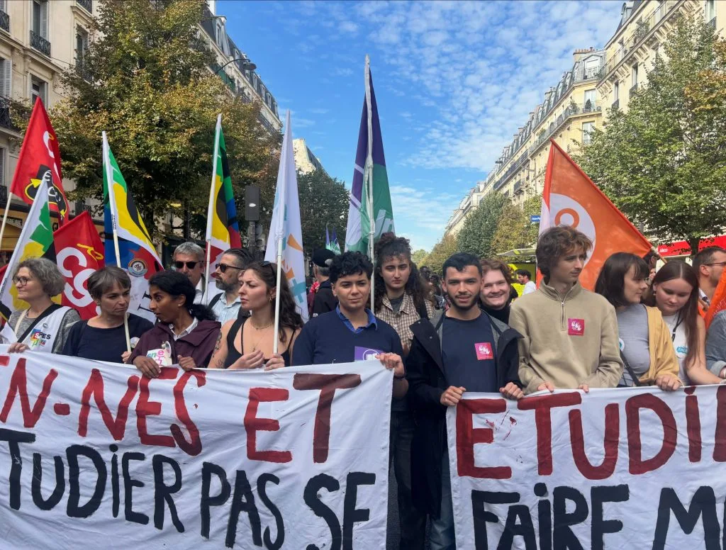 Protesto dos estudantes secundaristas e universitários em diferentes regiões da França (Foto: L´Union Étudiante/Facebook)
