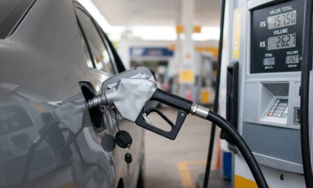 Alta do petróleo após ataques no Oriente Médio e possíveis reflexos nos combustíveis no Brasil
