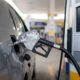 Alta do petróleo após ataques no Oriente Médio e possíveis reflexos nos combustíveis no Brasil