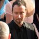 Anthony Vaccarello, diretor criativo da Saint Laurent por dez anos, deixa o comando da grife francesa em meio à reestruturação do grupo Kering e às mudanças no mercado de luxo.