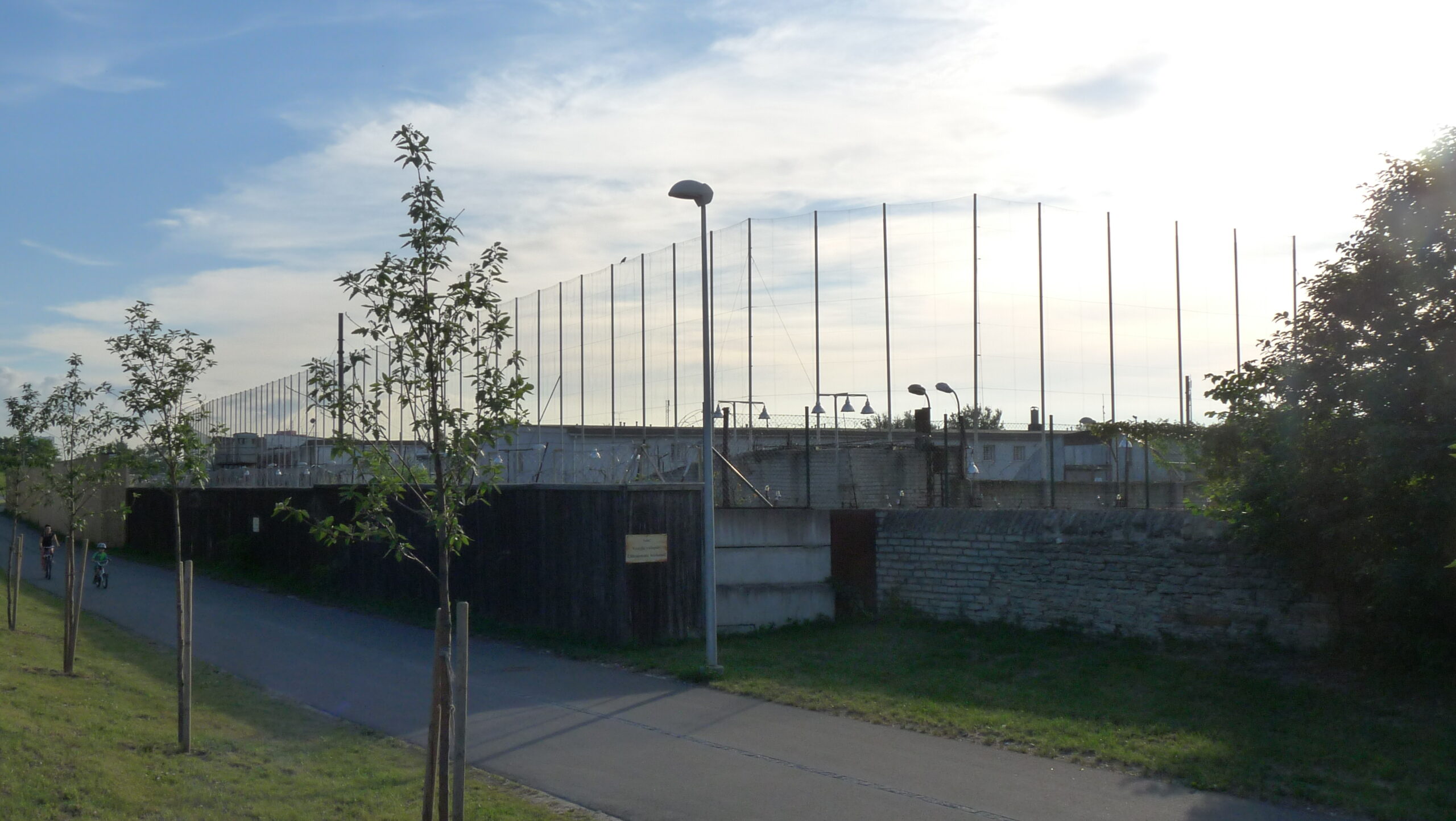 Cerca de um presídio (Foto: Dmitry G/Wikimedia Commons/Divulgação)