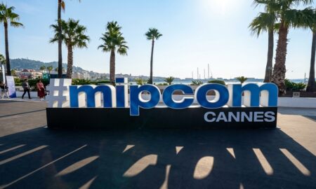 Empresa de John de Mol apresenta atrações como "Sing With Me" e "The Golden Elevators" no mercado internacional de televisão