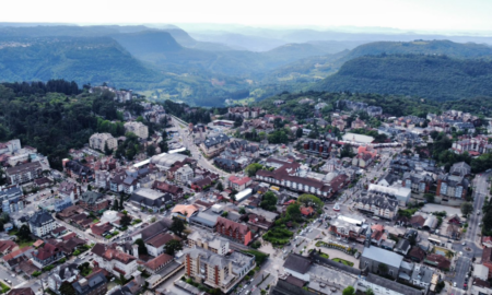 Gramado visto do alto (Foto: Bruno Stolz/Copa Gramado Laghetto de Futebol Sub-16/ Prefeitura de Gramado)