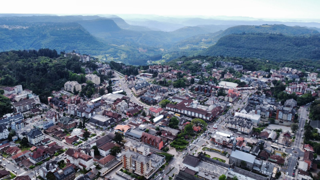 Gramado visto do alto (Foto: Bruno Stolz/Copa Gramado Laghetto de Futebol Sub-16/ Prefeitura de Gramado)