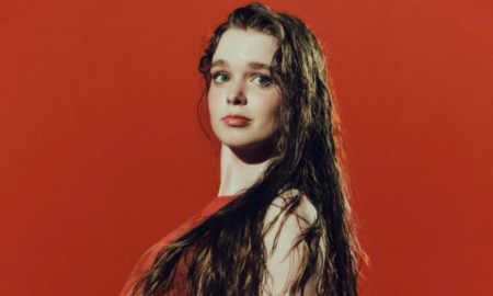 Summer H. Howell, atriz que interpreta "Carrie, a Estranha" (Foto: Jonny Marlow/Who What Wear)