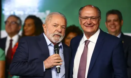 Lula considera anunciar o atual vice-presidente como responsável pela área econômica, mantendo-o também na Vice-Presidência.