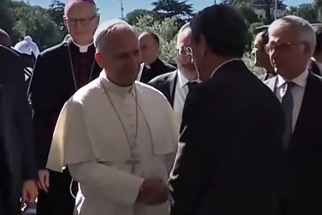 Papa Leão XIV na chegada ao hospital para retirada de nódulo no pulmão (Foto: Reprodução/Instagram oficial Vaticano)
