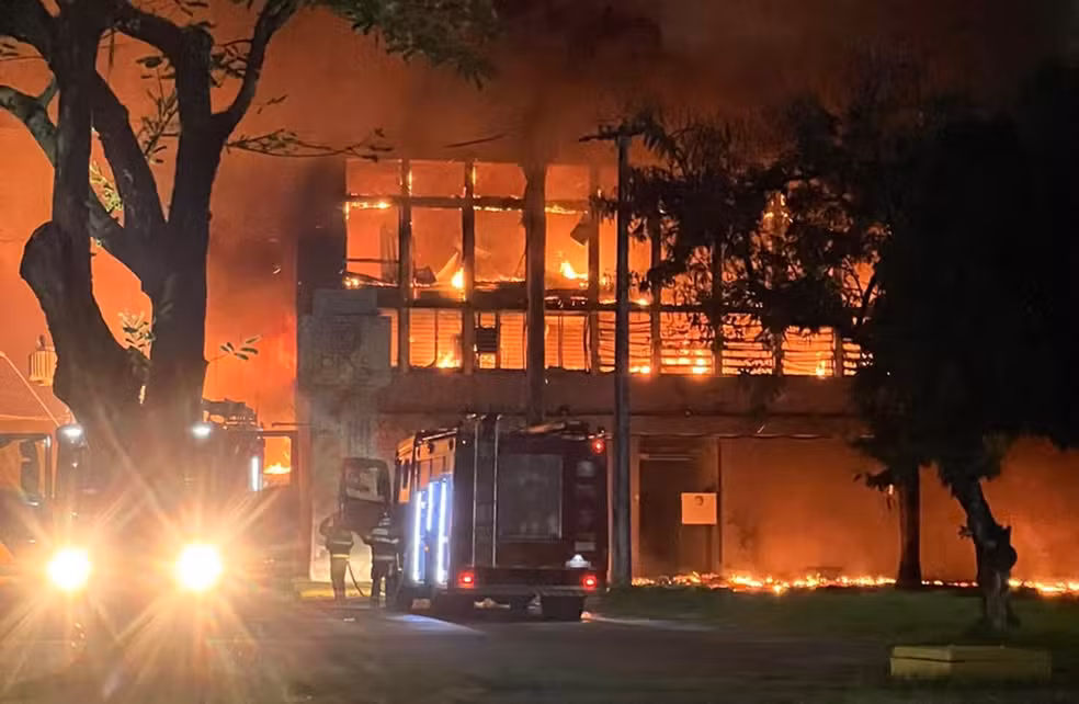 Incêndio em prédio da UFPE (Foto: Reprodução/WhatsApp)