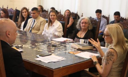 Reunião (Foto: Peter Illiciev/Fiocruz)